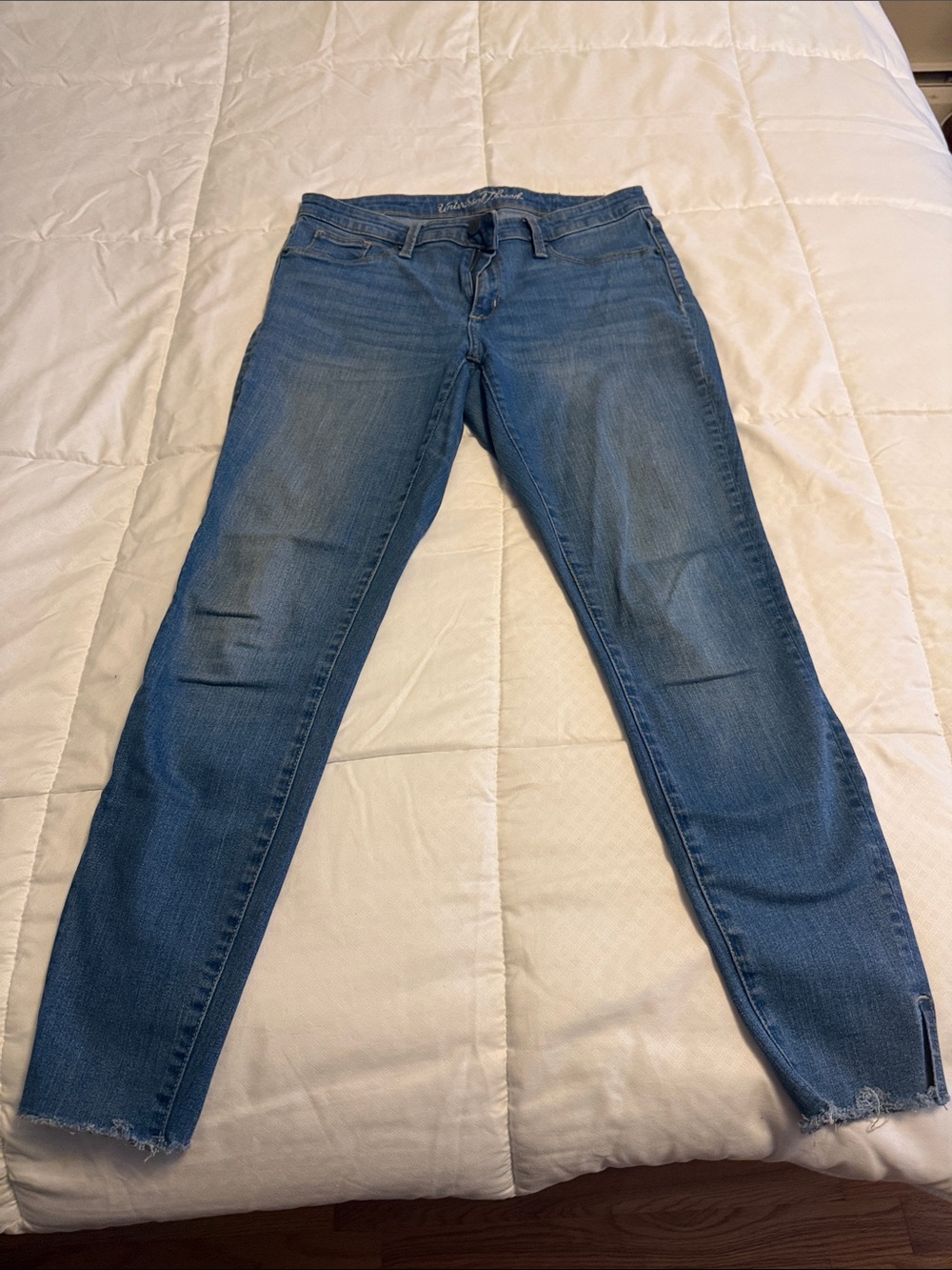 Universal Thread Women's Cropped Skinny Jeans in Medium Blue